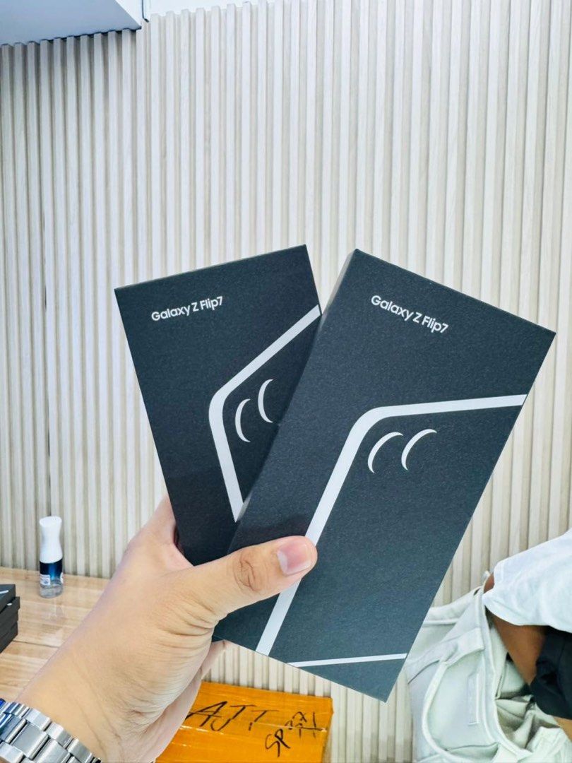Galaxy Fold 7 / Z Flip 7 (Category: Samsung) located in San Juan City. Submitted by ajtswisswatches (Listing ID 1382248799, Image 2). Description: Samsung Galaxy Fold 7 512gb 98,000 Galaxy Z Flip 7 512gb 58,500 —09274488880 NOTE: All units are:👈👈 - ✅ brand new - ✅100% original authentic (legit) - ✅standard factory package - 1 year warranty Mode of payment: - Cash -Online / barnk transfer -Gcash We accept credit card for installment we accept bu