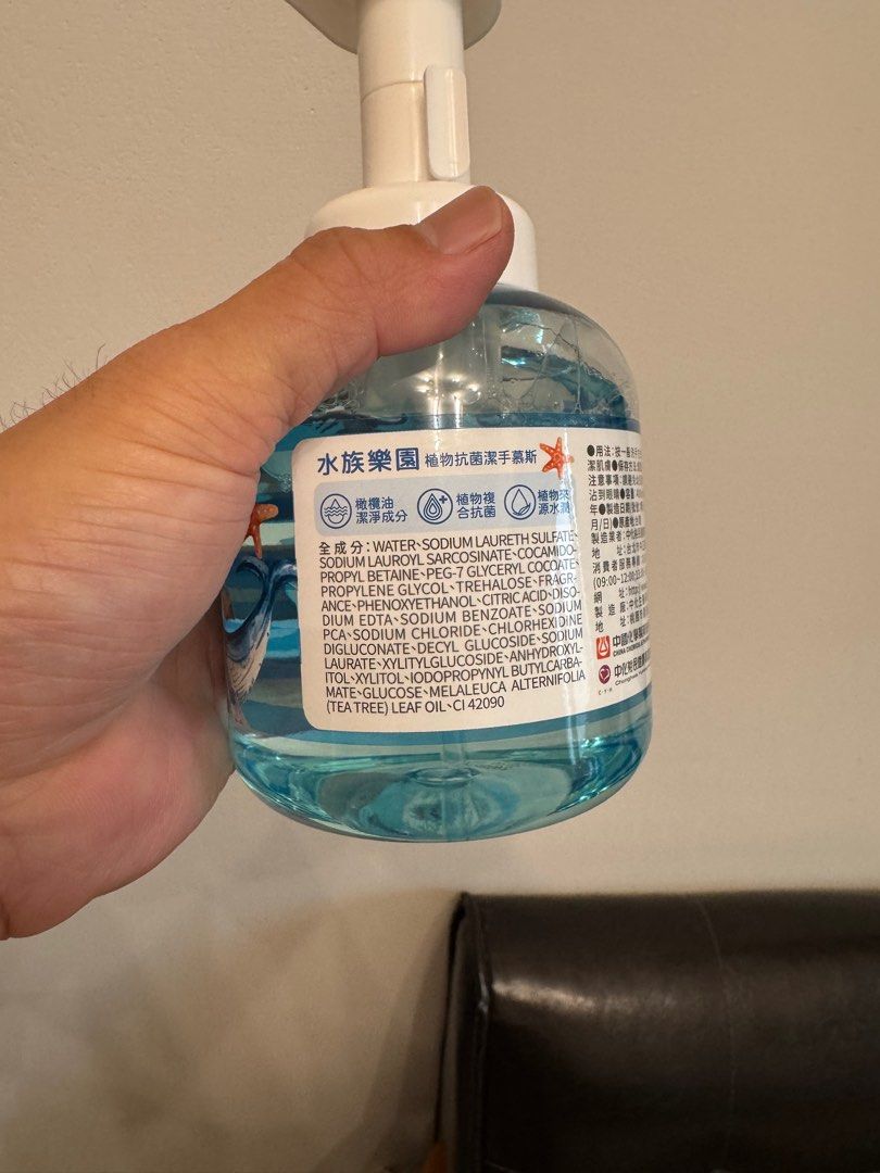 由 wangnoodle15596 (刊登 ID 1382100529，圖片 2) 提交，位於 台中市 (Taichung) 的 綠的GREEN植物抗菌潔手慕斯-水族樂園400ml (類別：美甲、手部保養)，說明：【綠的GREEN植物抗菌潔手慕斯-水族樂園400ml】 🔥🔥🔥價格：90元/瓶🔥🔥🔥 橄欖油潔淨成分，植物複合抗菌，植物來源水潤，慕斯泡泡不怕浪費，有效期限：2027.08.20，數量：6瓶。 📍面交地點：梧棲全家便利商店海星星店（八德路和大仁路交接） 👉7-11取貨付款運費38元 👉全家取貨付款運費39元。