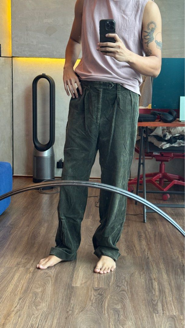 green baggy corduroys (Category: Trousers) located in Taguig. Submitted by e_prc (Listing ID 1382118510, Image 1). Description: size 30.