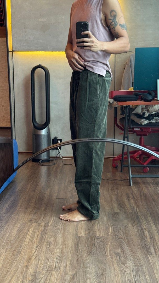 green baggy corduroys (Category: Trousers) located in Taguig. Submitted by e_prc (Listing ID 1382118510, Image 3). Description: size 30.
