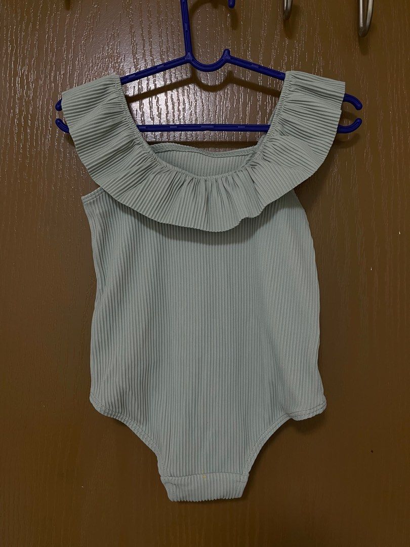 由 wowjoewow (刊登 ID 1382132322，圖片 2) 提交，位於 台北市 (Taipei) 的 H&M 泳裝 1-1/2 ～ 2歲 (類別：嬰兒及兒童流行時尚)，說明：一套$99。