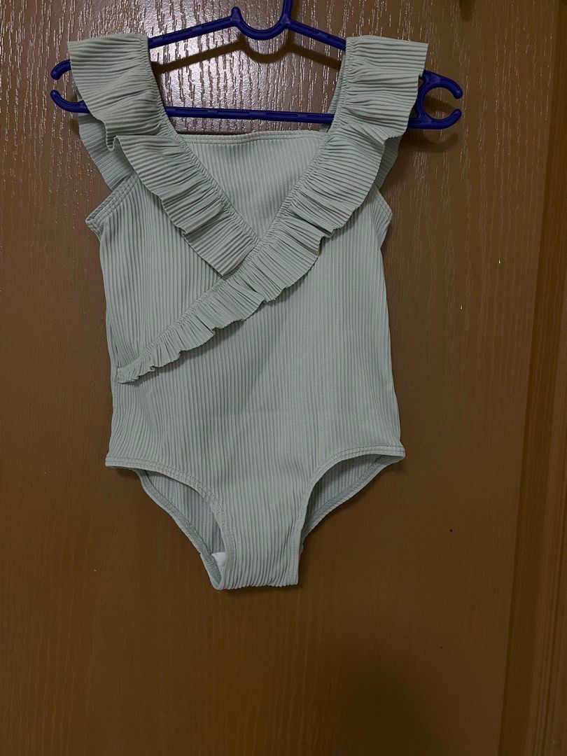 由 wowjoewow (刊登 ID 1382132322，圖片 1) 提交，位於 台北市 (Taipei) 的 H&M 泳裝 1-1/2 ～ 2歲 (類別：嬰兒及兒童流行時尚)，說明：一套$99。