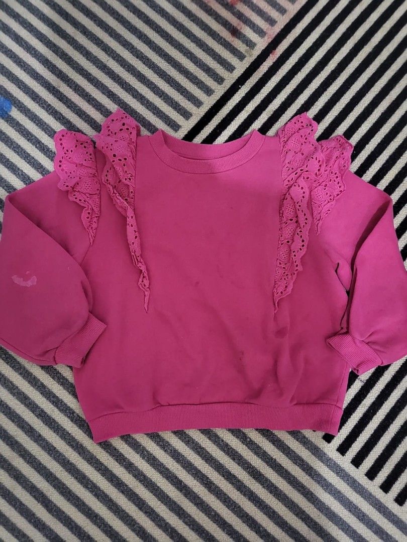Hnm sweater pink (deffect noda di tangan belakang) (Kategori: 4 hingga 7 tahun) berada di Bandung. Dikirim oleh niestorenie (ID iklan 1382153054, Gambar 1). Deskripsi: masih sangat bagus hanya ada noda slime sedikit di bagian belakang tangan ga keliatan kl dr depan.