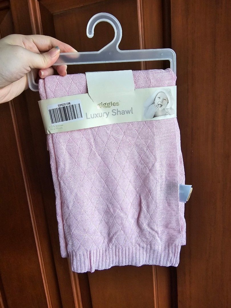 JUNIORS BABYSHOP LUXURY SHAWL BLANKET PINK RAJUT (Kategori: Ranjang Bayi) berada di Tangerang. Dikirim oleh lalaloopsy21 (ID iklan 1382230744, Gambar 1). Deskripsi: BRAND NEW 😉.
