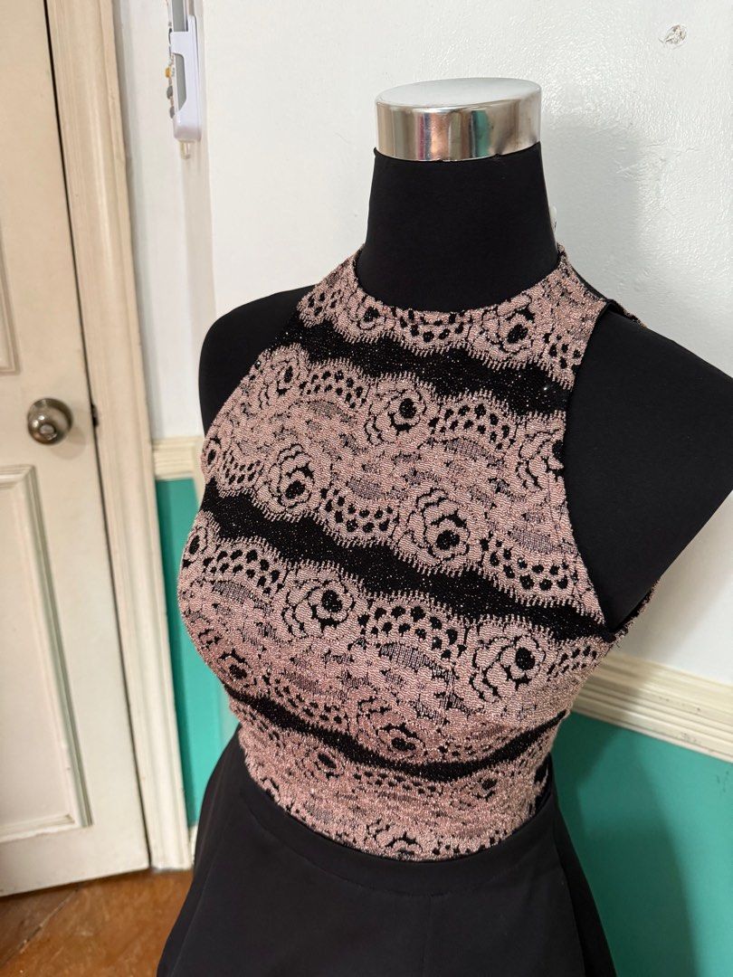 Karimadon Ball Gown for RENT (Category: Evening dresses & gowns) located in Quezon City. Submitted by MJ_declutters (Listing ID 1382147148, Image 2). Description: 2 piece ball gown for RENT size: small Php 1,000 only Deposit: 2,000 Location: The Rock, Holy Spirit Drive, Quezon City .