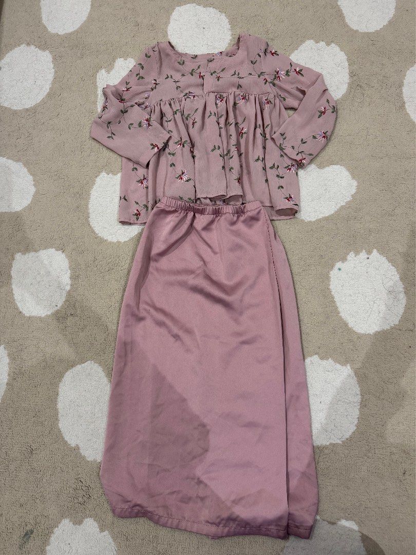 Kids kurung (Category: Babies & Kids Fashion) located in Kuala Lumpur. Submitted by shelovesweethings (Listing ID 1382147402, Image 1). Description: .