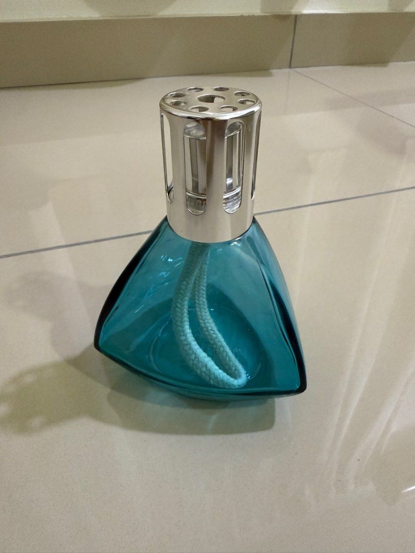 Lampe Berger diffuser (Category: Home Fragrance) located in Kuala Lumpur. Submitted by evapoon (Listing ID 1382258046, Image 1). Description: Condition : 9.8/10 .