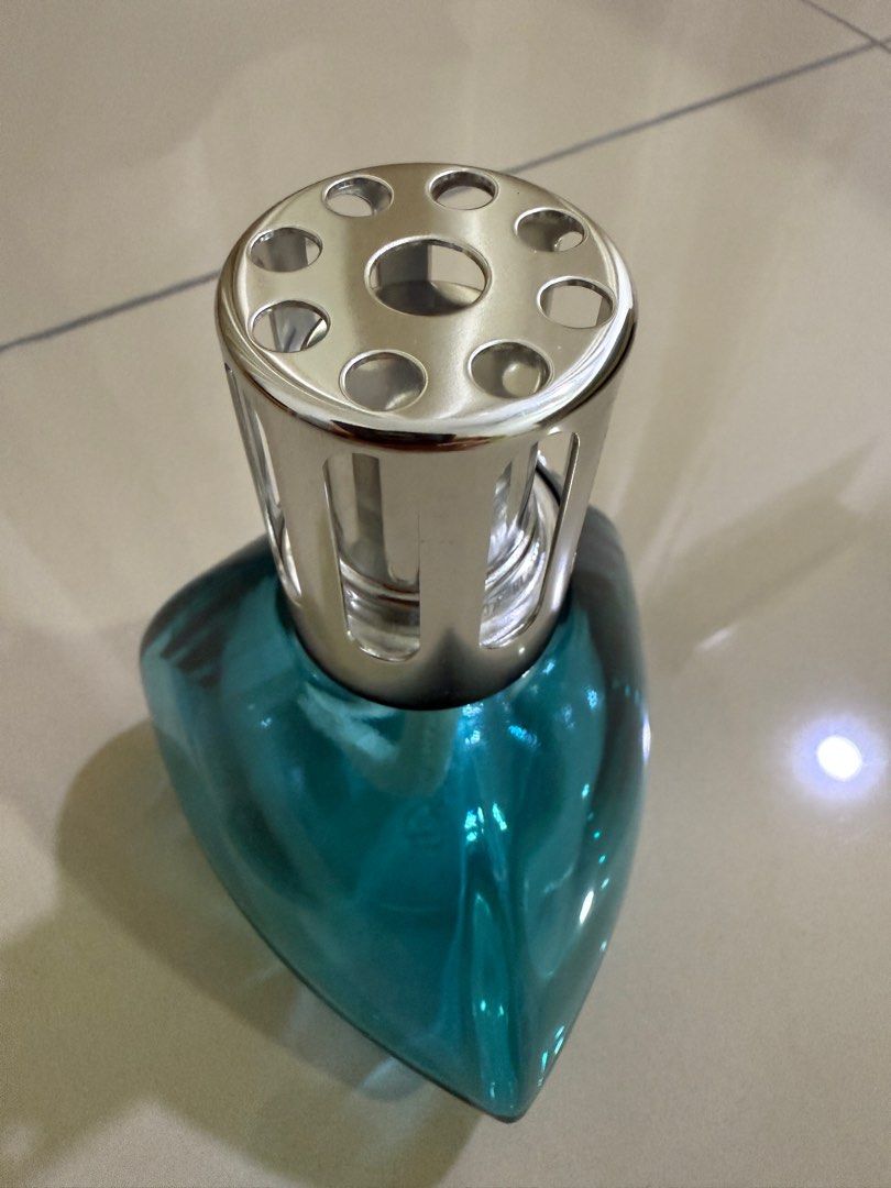 Lampe Berger diffuser (Category: Home Fragrance) located in Kuala Lumpur. Submitted by evapoon (Listing ID 1382258046, Image 2). Description: Condition : 9.8/10 .