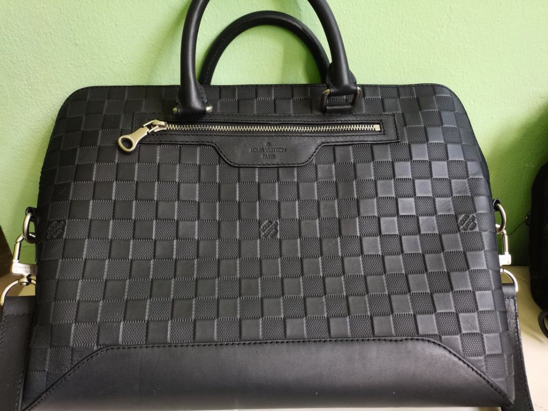 Louis Vuitton Briefcase/Laptop Bag (Category: Luxury Bags & Wallets) located in San Pedro. Submitted by IamHere09 (Listing ID 1382168823, Image 1). Description: Repaired, see photos for detailed stitches Has missing zipper.