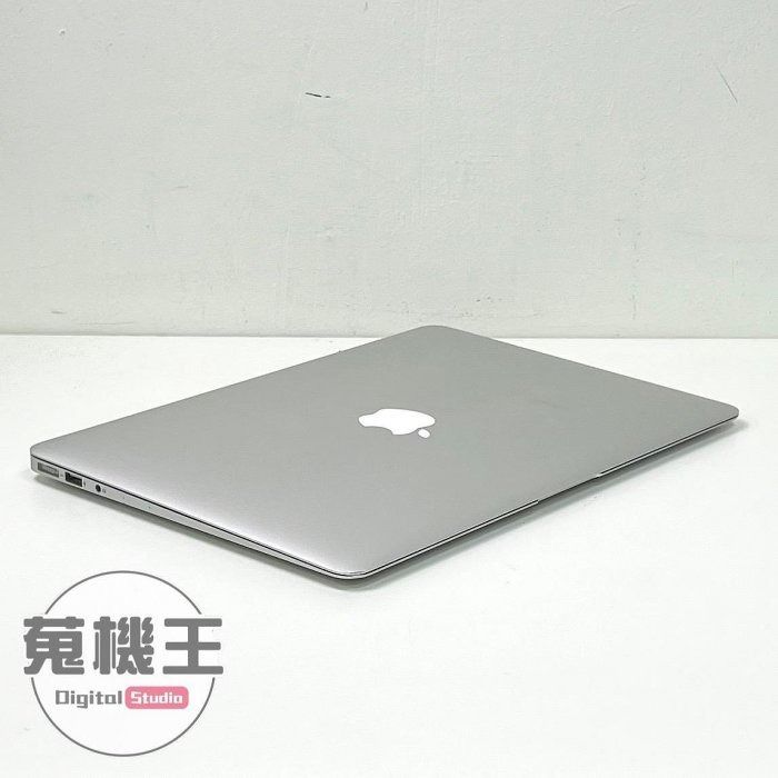 由 winson999888 (刊登 ID 1382203971，圖片 1) 提交，位於 台北市 (Taipei) 的 【蒐機王】Macbook Air i5 1.6Ghz 4G / 128G 2015年【13吋】D4688-3 (類別：桌上電腦或筆記型電腦)，說明：【商品貨號】D4688 【名稱】Macbook Air i5 1.6Ghz 4G / 128G 2015年 13吋 【顏色】銀色 【品相描述】正常使用痕跡 【新舊程度】中古品 / 85%新 【保固狀態】店家責任保固七天 【配件說明】充電器、無盒裝 【NCC認證碼】CCAB13LP1400T9 【BSMI商檢字號】R33057 【賣場管理代碼】03，SA3 -------------------------------------- 【商品狀態分級說明】 ● 100%新 = 全新未拆封新品 ● 95%新 = 機況如新品一般 ● 90%新 = 僅些許使用小痕跡 ● 85%新 = 外觀有較明顯痕跡 ● 80%新 = 外觀較重的使用