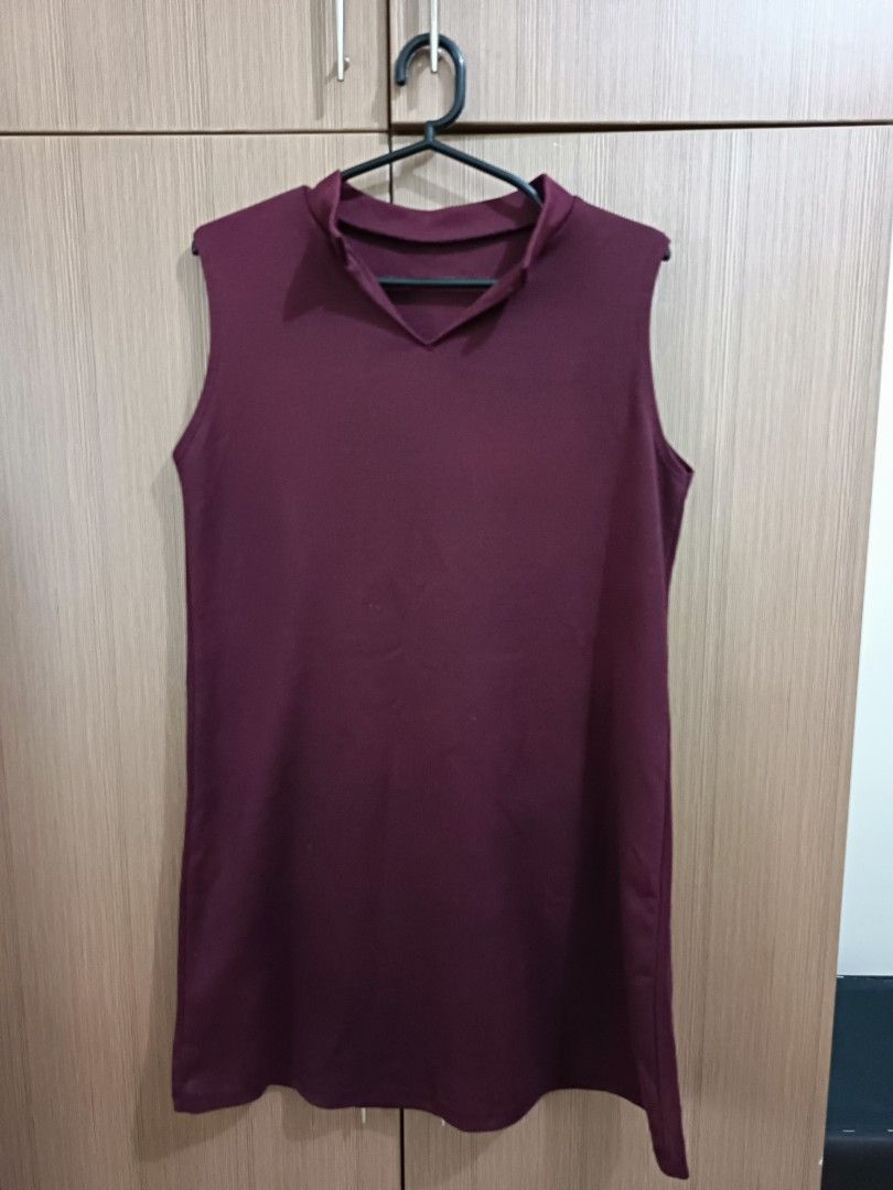 Maroon Mini Dress (Category: Dresses) located in Pasig City. Submitted by Quelle (Listing ID 1382240455, Image 1). Description: •Fits small to medium •In good condition •No when worn •DM for more details.