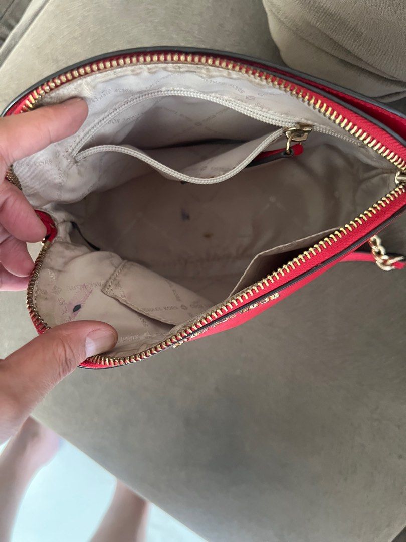 Micheal kors (Category: Luxury Bags & Wallets) located in Manila. Submitted by nurse_diyosa (Listing ID 1382135942, Image 3). Description: Micheal kors From US po sya Preloved .