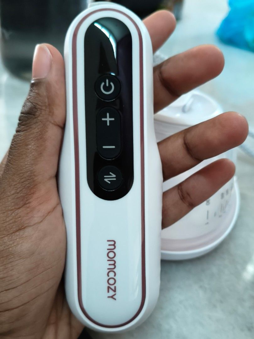 Momcozy V2 Breastpump (Category: Breastfeeding & Bottle Feeding) located in Ipoh. Submitted by aswineewinee (Listing ID 1382147462, Image 2). Description: - Purchased on 11/7/2025 - used only for 3 days - letting go in full set (motor, collection cups 2 unit, 27mm & 24 flange, insert 17,19,21mm, tubing,manual, box) - still under warranty - new and good condition.