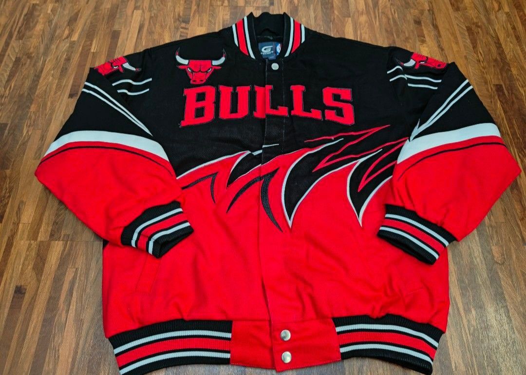 由 muuaa (刊登 ID 1382282295，圖片 2) 提交，位於 南投縣 (Nantou) 的 NBA BULLS 公牛隊 棒球外套 夾克 尺碼S~XL (類別：外套、夾克、大衣)，說明：。