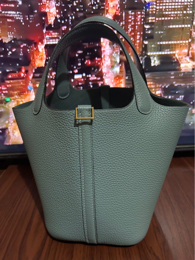 Picotin 18cm - Vert Verone Clemence/ GHW (Category: Luxury Bags & Wallets) located in Manila. Submitted by rl_lux (Listing ID 1382184693, Image 2). Description: Hermes Picotin 18cm/ Clemence/ Vert Verone/ GHW Inclusions: Lock & Keys, and Dustbag.