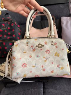 (Category: ) located in . Submitted by elvarpreloved (Listing ID 1382139867, Image 1). Description: .