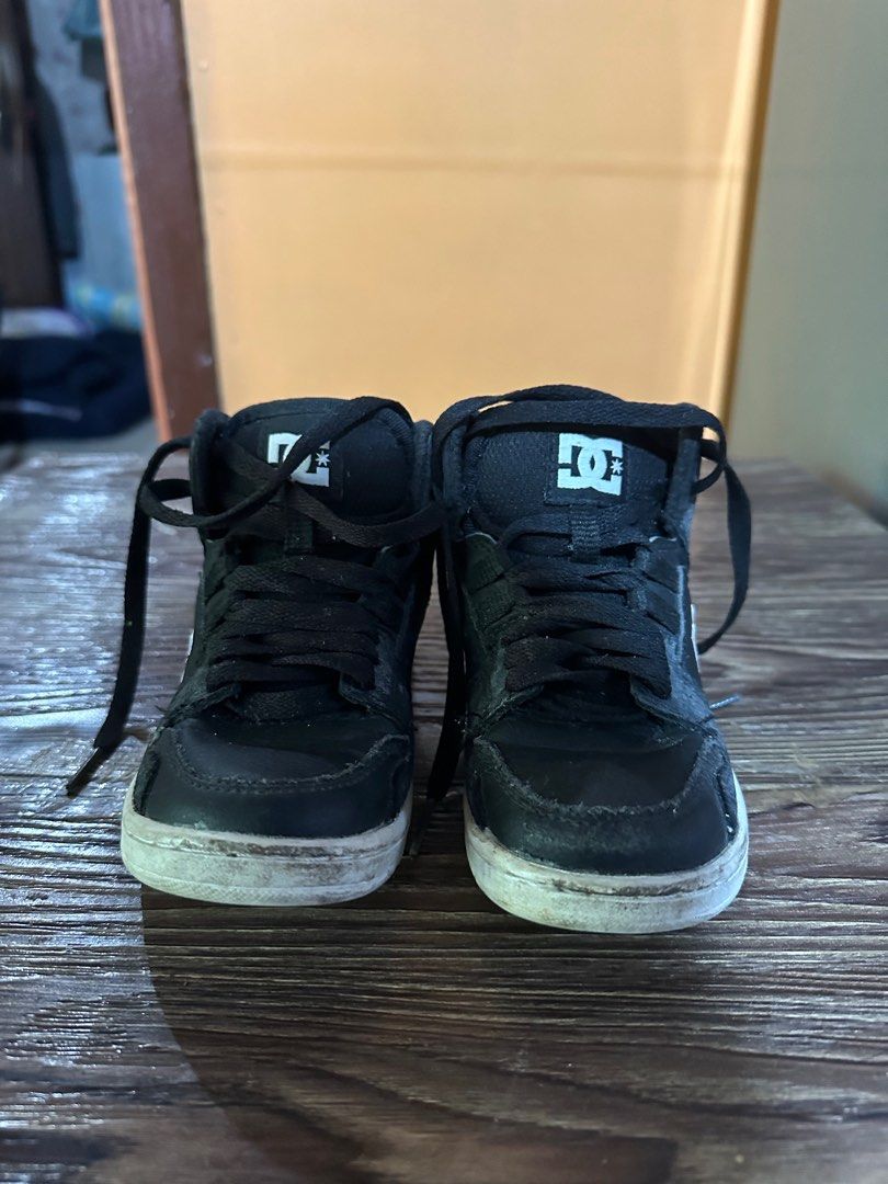 Preloved DC Shoes (Category: Babies & Kids Fashion) located in Manila. Submitted by onceagainvaults (Listing ID 1382105386, Image 2). Description: Original USA 12 UK 11 EUR 29 CM 18 .