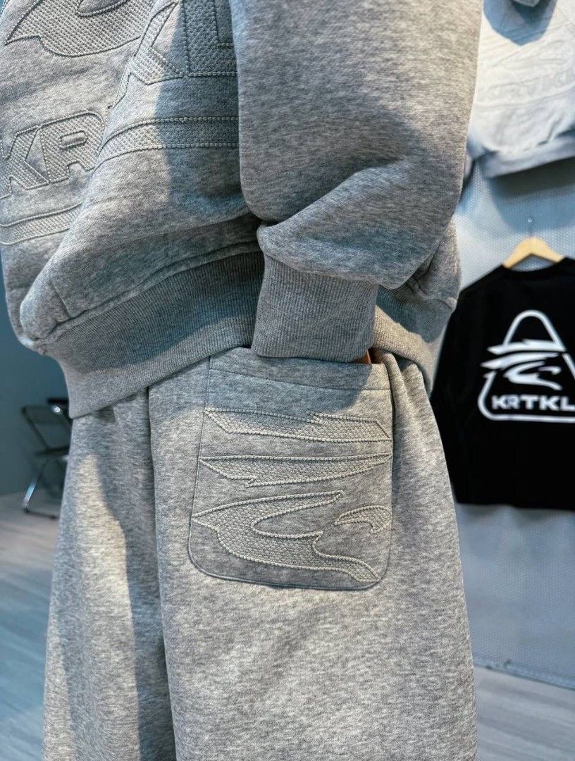 PROXY KRTKL (Category: Tshirts & Polo Shirts) located in Bangi. Submitted by sobelly (Listing ID 1382226788, Image 3). Description: double zipper hoodie - rm349 sweatpants - rm239 kring 01 - rm199 kring 02 - rm189 one set hoodie - rm500 last open: 25/7, 6pm ALERT 🚨 HARGA AKAN NAIK SELEPAS TEMPOH PROXY TAMAT ~ TQ.