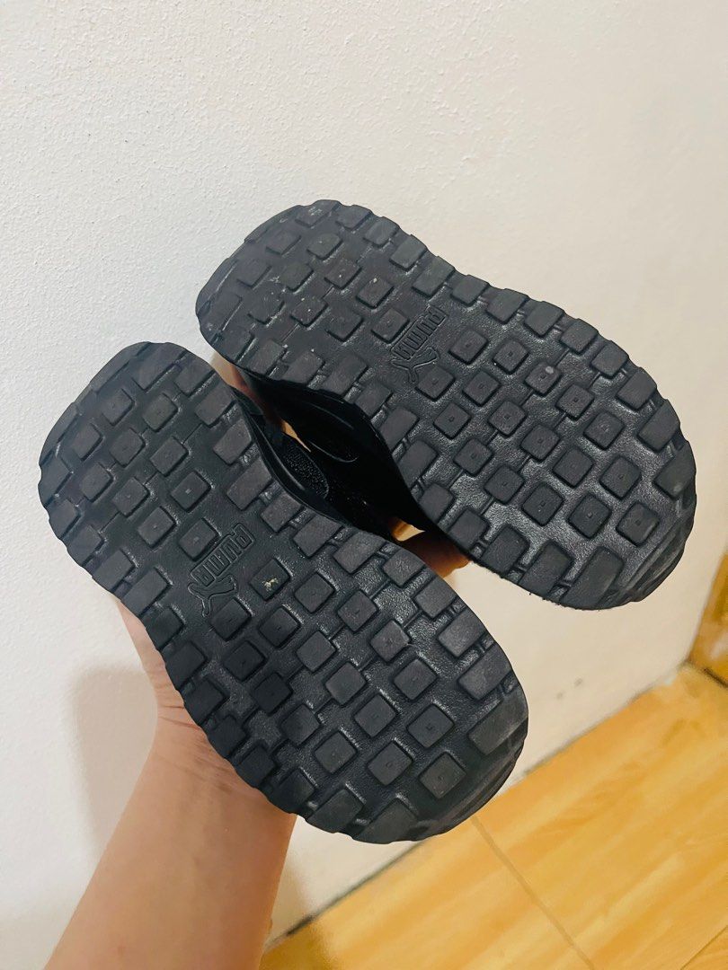 Puma Gravton Black Shoes (Category: Babies & Kids Fashion) located in Makati City. Submitted by khen11 (Listing ID 1382119349, Image 3). Description: .
