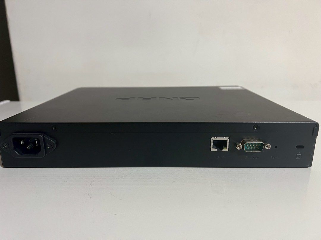 由 dudu_home (刊登 ID 1382110076，圖片 2) 提交，位於 台中市 (Taichung) 的 QNAP 威聯通QSW-M1208-8C 10GbE交換器 (類別：Wifi及上網相關產品)，說明：QNAP 威聯通QSW-M1208-8C 10GbE交換器 正常使用，狀態極新 原價近3萬，便宜賣。
