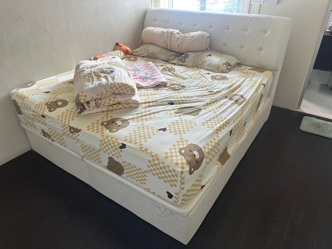 Queen Size Storage Bed Frame with Headboard