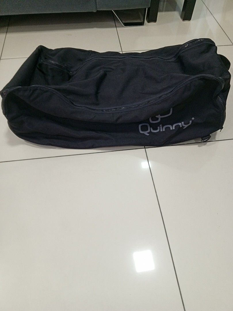 Quinny Xtra 2 travel bag (Category: Strollers) located in Tampoi. Submitted by widiyanibabygoods (Listing ID 1382205767, Image 1). Description: ada sikit koyak.