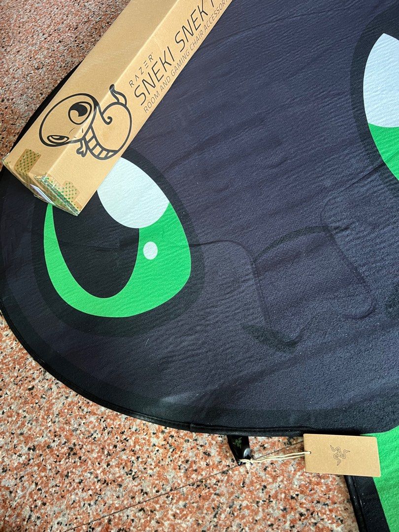 由 079266 (刊登 ID 1382165729，圖片 3) 提交，位於 新北市 (New Taipei) 的 RAZEr 雷小蛇防滑止滑地墊 (類別：其他遊戲週邊商品)，說明：#地墊#雷蛇#雷小蛇#RAZER#止滑地墊 全新 購買周邊商品的贈品 大小116*125公分 商品在新北五股。