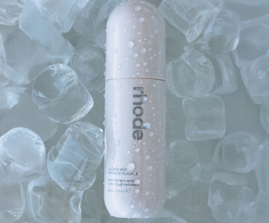 RHODE GLAZING MIST (Category: Makeup) located in Manila. Submitted by juanashopbies_ph (Listing ID 1382273878, Image 2). Description: RHODE GLAZING MIST Php 2250 - 80ml Instant glazed skin wherever you go. Glazing Mist is a superfine mist that hydrates and refreshes for a next-level glowy finish. Take it everywhere for clinically proven hydration and nourished, supple skin on the go. Our formula also has added purifying benefits, helping skin fee