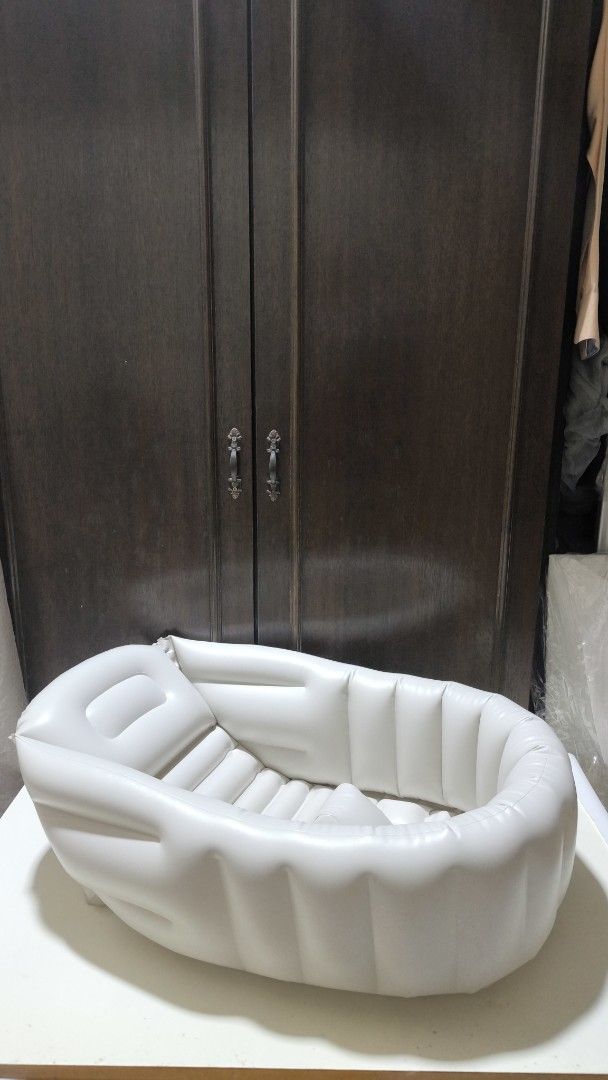 Richell Bath Tub in Pastel Green (Category: Bathtub & Bath Accessories) located in Kuala Lumpur. Submitted by mayraaz (Listing ID 1382238065, Image 3). Description: Letting go wayyy cheaper since have another colour for my baby girl Slide to see after pumped (but that one is mine) Seriously easy & cozy for baby use! The tub won't tilt! even your child is actively to move side to side.