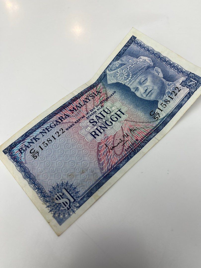 RM1 oldnote (Category: Currency) located in Putrajaya. Submitted by badely92 (Listing ID 1382099529, Image 2). Description: RM1 oldnote to sell RM100 -PUTRAJAYA.