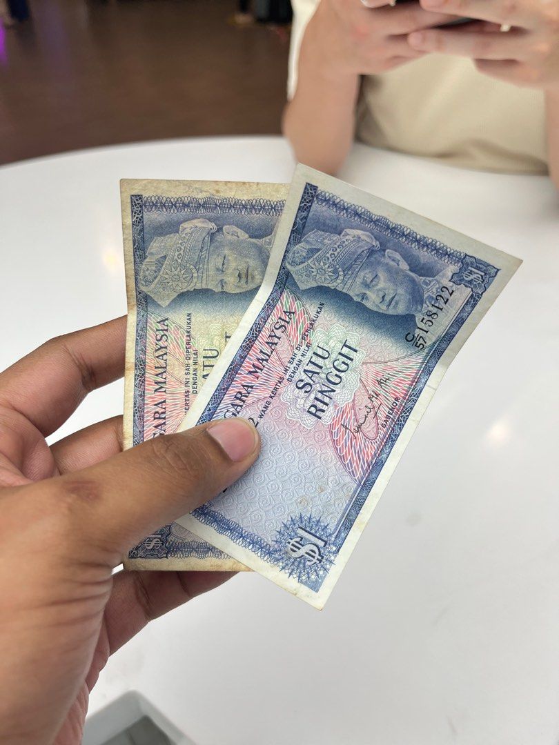 RM1 oldnote (Category: Currency) located in Putrajaya. Submitted by badely92 (Listing ID 1382099529, Image 1). Description: RM1 oldnote to sell RM100 -PUTRAJAYA.