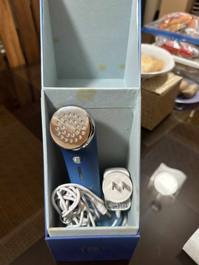 Sapphire Skin Rejuvenation by Zero Gravity (Category: Face Care) located in Manila. Submitted by darlenecbg (Listing ID 1382170286, Image 3). Description: PRICE IS NEGOTIABLE for Sure buyers only Orig Price: Php 255k SAPPHIRE, with its blue light phototherapy (415 nm), is your solution to acne. The blue light penetrates into the pores and directly kills p. bacteria growing inside the skin. Research has shown that blue light therapy helps to relie