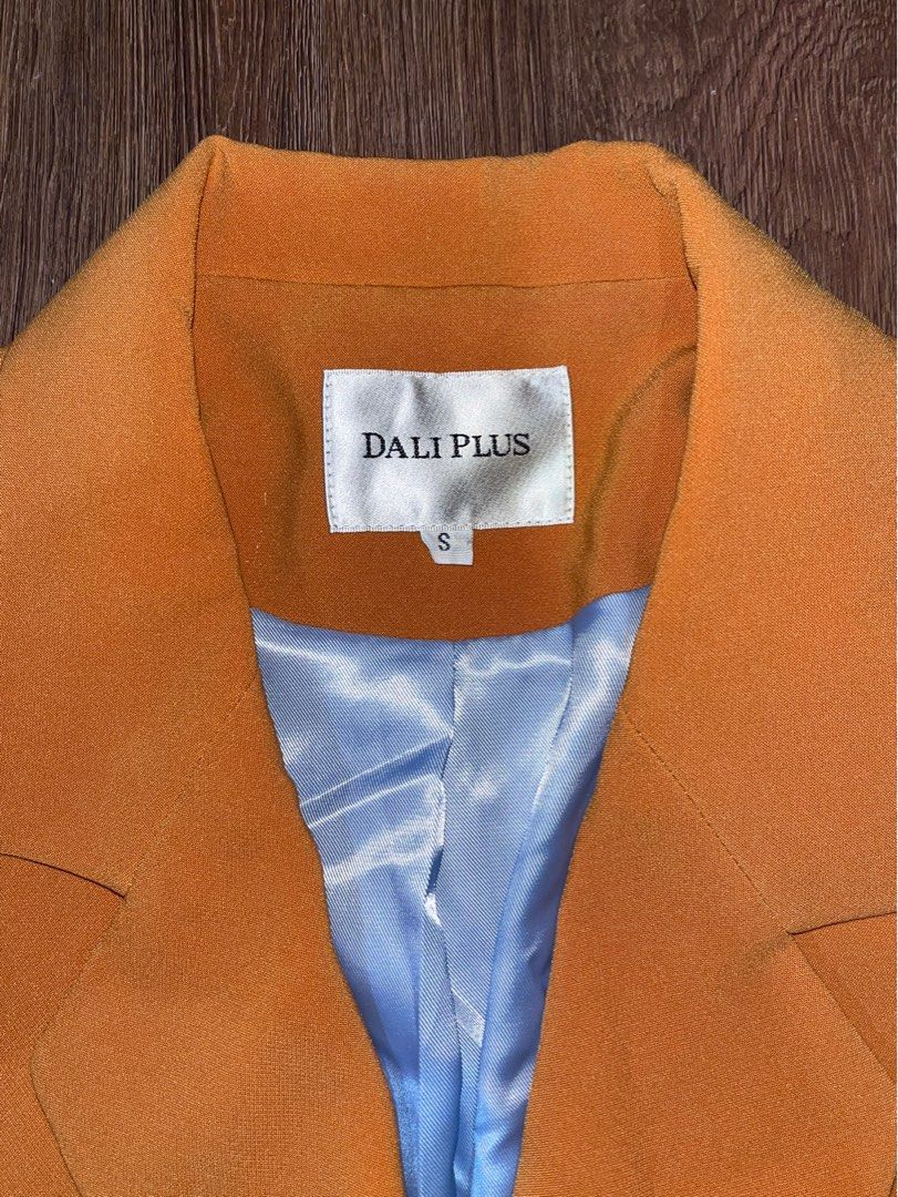 Semi cropped blazer / coat / formal wear (Category: Coats, Jackets and Outerwear) located in Pasay City. Submitted by dbabysauce (Listing ID 1382283298, Image 2). Description: Used once. Korean brand Fits size S-M. Dimensions provided .