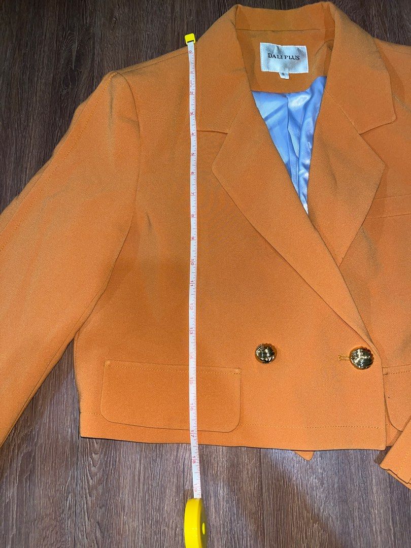 Semi cropped blazer / coat / formal wear (Category: Coats, Jackets and Outerwear) located in Pasay City. Submitted by dbabysauce (Listing ID 1382283298, Image 3). Description: Used once. Korean brand Fits size S-M. Dimensions provided .
