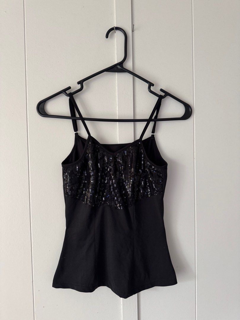 Sequin sleeveless top (Category: Sleeveless) located in Manila. Submitted by saintizzy (Listing ID 1382149916, Image 1). Description: 🏷️ Fits xxs-s 🖤 Very flattering and easy to style 🖤 No brand & tag - thrifted 🖤 Sure buyers only 🧾 MOP: Gcash only.