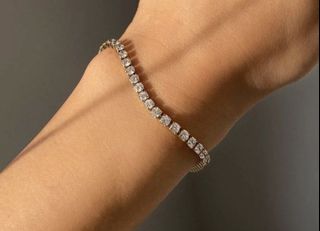(Category: ) located in . Submitted by buysellcloset (Listing ID 1382188197, Image 1). Description: .