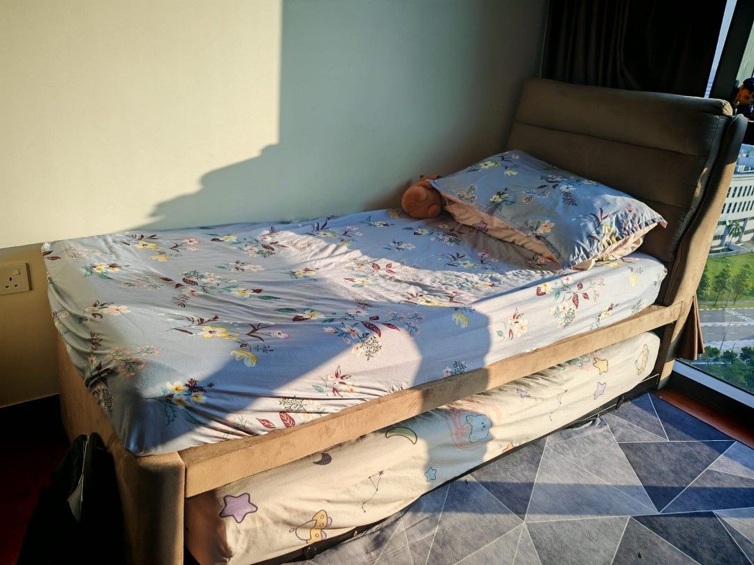 Single Bed with Pull-Out Bed