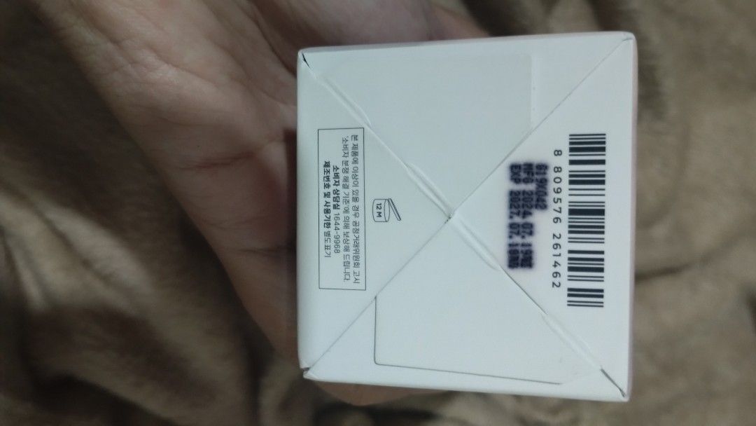 SKIN1004 Madagascar Centella Poremizing Fresh Ampoule (Category: Face Care) located in Quezon City. Submitted by cssybrgn_ (Listing ID 1382288251, Image 3). Description: BRAND NEW and SEALED‼️ (2 pcs. available) FIXED PRICE, NO HAGGLING - 100ml - a lightweight and fast absorbent ampoule that helps minimize the appearance of pores and skin textures - I recommend using it during day time and as a skin prep before makeup - works best when paired wit