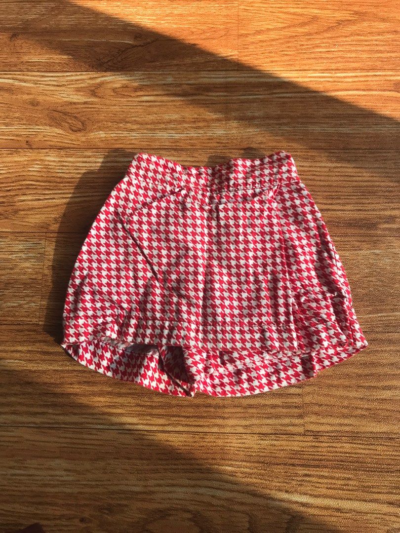 Skort (Kategori: 1 hingga 3 tahun) berada di Tangerang. Dikirim oleh dbr.id (ID iklan 1382160803, Gambar 1). Deskripsi: Nett Sekali pakai 1-1.5th.
