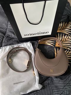 (Category: ) located in . Submitted by meerapreloved (Listing ID 1382101817, Image 1). Description: .
