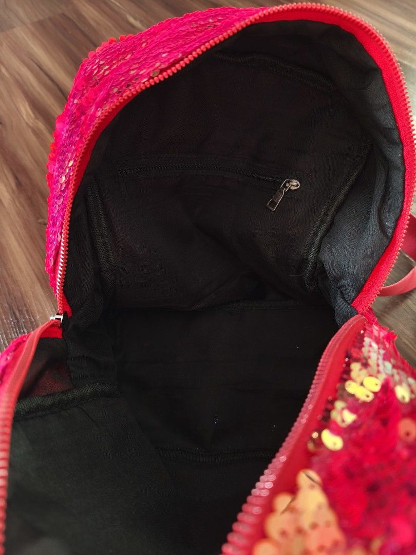 Tas LOL (Kategori: 4 hingga 7 tahun) berada di Jakarta Timur. Dikirim oleh izy.ritz (ID iklan 1382102637, Gambar 2). Deskripsi: kondisi seperti photo blm di cuci ya..