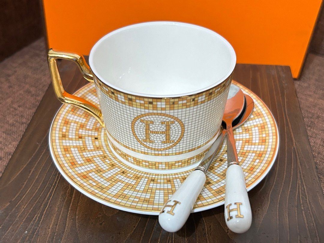 TEA SET BUNDLE (Category: Coffee & Tea Tableware) located in Del Monte. Submitted by sinaya.co (Listing ID 1382174790, Image 2). Description: PRODUCT DETAILS: Tea Cup & Saucer Set • Set Includes: - 2 cups - 2 saucers - 2 ceramic-handled spoons • Color Scheme: Gold, ivory, and mosaic pattern • Finish: Glossy porcelain with gold-tone details • Packaging: Comes with orange box • Material: High-quality RFS: Decluttering 💳 PAYMENT OPTIONS: • GCash • 