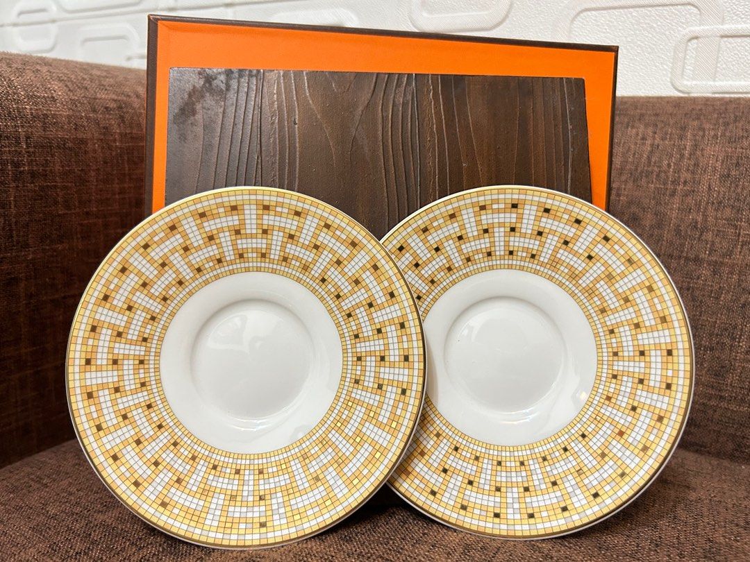 TEA SET BUNDLE (Category: Coffee & Tea Tableware) located in Del Monte. Submitted by sinaya.co (Listing ID 1382174790, Image 3). Description: PRODUCT DETAILS: Tea Cup & Saucer Set • Set Includes: - 2 cups - 2 saucers - 2 ceramic-handled spoons • Color Scheme: Gold, ivory, and mosaic pattern • Finish: Glossy porcelain with gold-tone details • Packaging: Comes with orange box • Material: High-quality RFS: Decluttering 💳 PAYMENT OPTIONS: • GCash • 