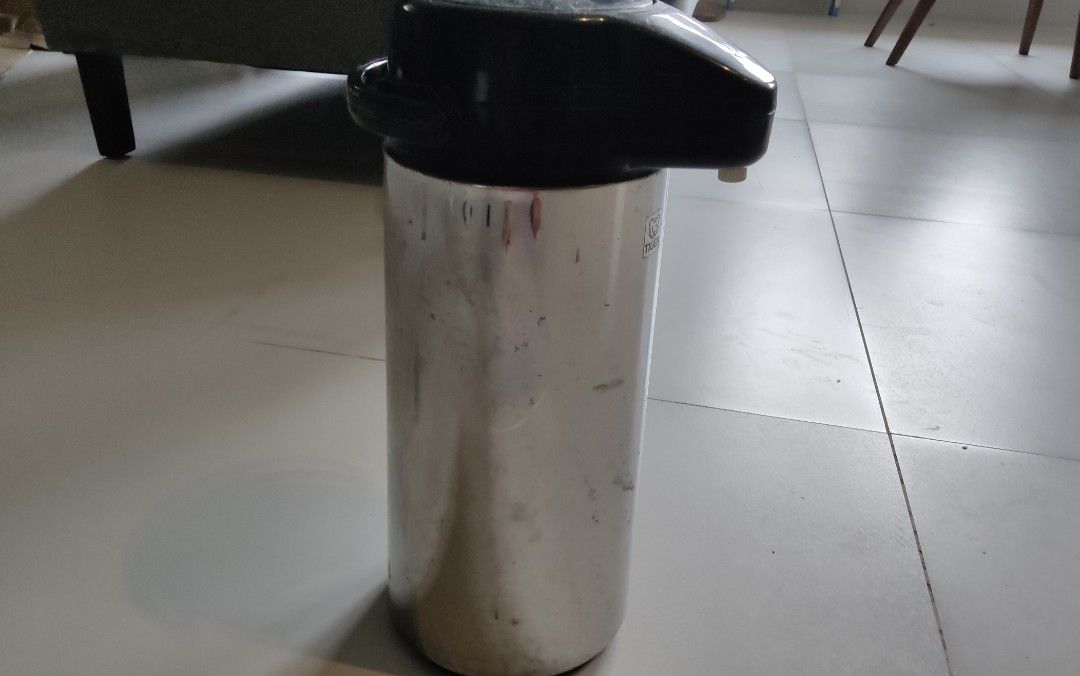 Tiger brand thermos (Category: Coffee & Tea Tableware) located in Cavite. Submitted by 0m0tm0t0 (Listing ID 1382127597, Image 3). Description: insulates hot water for 24 hours, glass lining inside.
