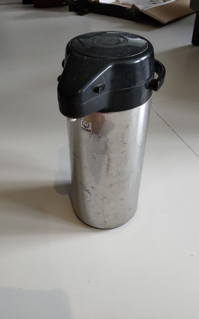 Tiger brand thermos (Category: Coffee & Tea Tableware) located in Cavite. Submitted by 0m0tm0t0 (Listing ID 1382127597, Image 2). Description: insulates hot water for 24 hours, glass lining inside.