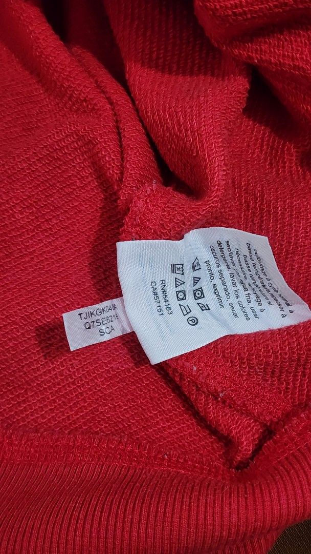 tommy hilfiger hoodie (Category: Others Tops) located in Cabuyao City. Submitted by b.good (Listing ID 1382142612, Image 3). Description: tommy -m on tag -width: 20.5 -length: 23.5 -issue: none -excellent condition -mine: 549.
