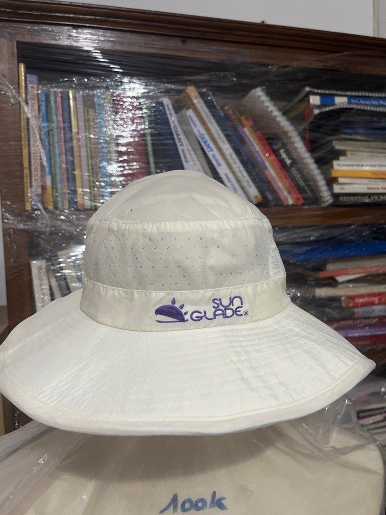 Topi camping, outdoor anak unisex (Kategori: Orang Tua, Bayi & Anak - Lainnya) berada di Jakarta Selatan. Dikirim oleh mileyastore (ID iklan 1382200245, Gambar 1). Deskripsi: Thrift korea . Bersih luar dalam . Lingkar kepala 50-54 cm ada peluit. Ujung topi ada kawat bisa dilipat kecil masuk tas. .