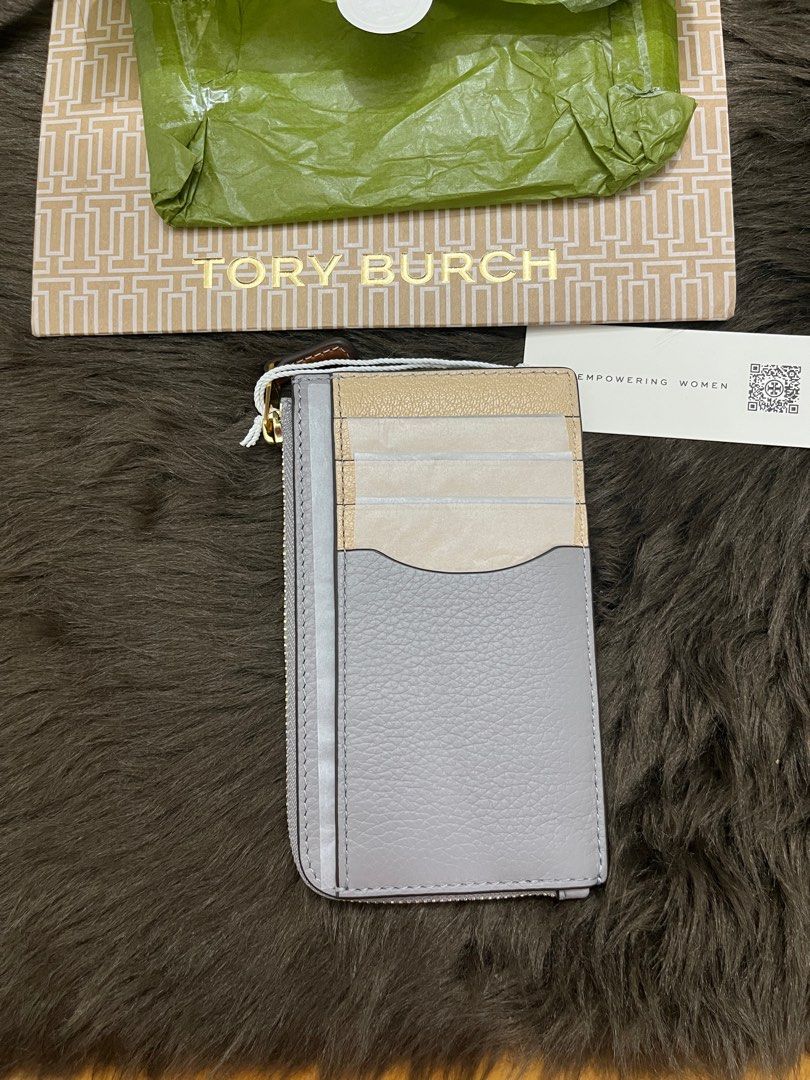 Tory Burch Color-block zip card case (Category: Wallets & Card holders) located in Quezon City. Submitted by eclipse.leandro (Listing ID 1382248121, Image 2). Description: Tory Burch Color-block zip card case Condition: 10/10 (Brand New) 13.5cm x 8cm 7,500 PHP All products are 100% Authentic bought from Japan. Disclaimer: We are not affiliated with the brands listed. #LuvLuxe #LuxuryJPNFinds.