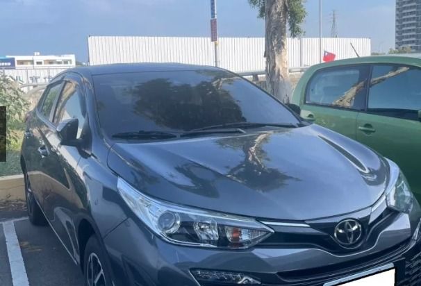 由 yan_xiu (刊登 ID 1382161309，圖片 3) 提交，位於 台中市 (Taichung) 的 Toyota Yaris 2021款 灰色 全廠認證車 車商勿擾 (類別：汽車出售)，說明：🎶顏色：灰色 🎶排氣量：1.5L 🎶出廠：2021 🎶行駛里程：4萬公里 循跡系統 ABS防鎖死 👍最有公信力的認證 👍車況與認證表不符 , 退車並全額退費 👍車況及里程公開化 👍檢定報告 🧸因車價划算、車況認證，詢問人數多，請提前預約看車 🎀我也可為您尋車!告訴我您的需求與預算，讓我為您圓夢 ✅可分期 ✅可貸款✅車換車 🎀貸款配合/協助分期 ⚠️車商販售 非自售 請車行勿擾⚠️ 🉑全台北中南皆有服務據點 歡迎私訊預約賞車 🎊請提前私訊預約賞車 🎊請提前私訊預約賞車 🎊請提前私訊預約賞車 全廠認證車 車商勿擾 滿小姐:0️⃣9️⃣0️⃣5️⃣3️⃣6️⃣1️⃣0️⃣5️⃣5️⃣ (歡迎私訊)。