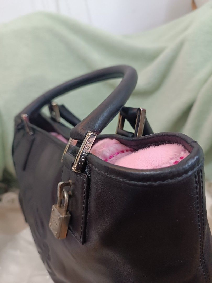 Vintage LOEWE Fusta 30 (Category: Luxury Bags & Wallets) located in Manila. Submitted by bianchi_vintage_lux_finds (Listing ID 1382152702, Image 2). Description: Original Loewe. Light weight and genuine leather. My preloved bag from Italy..
